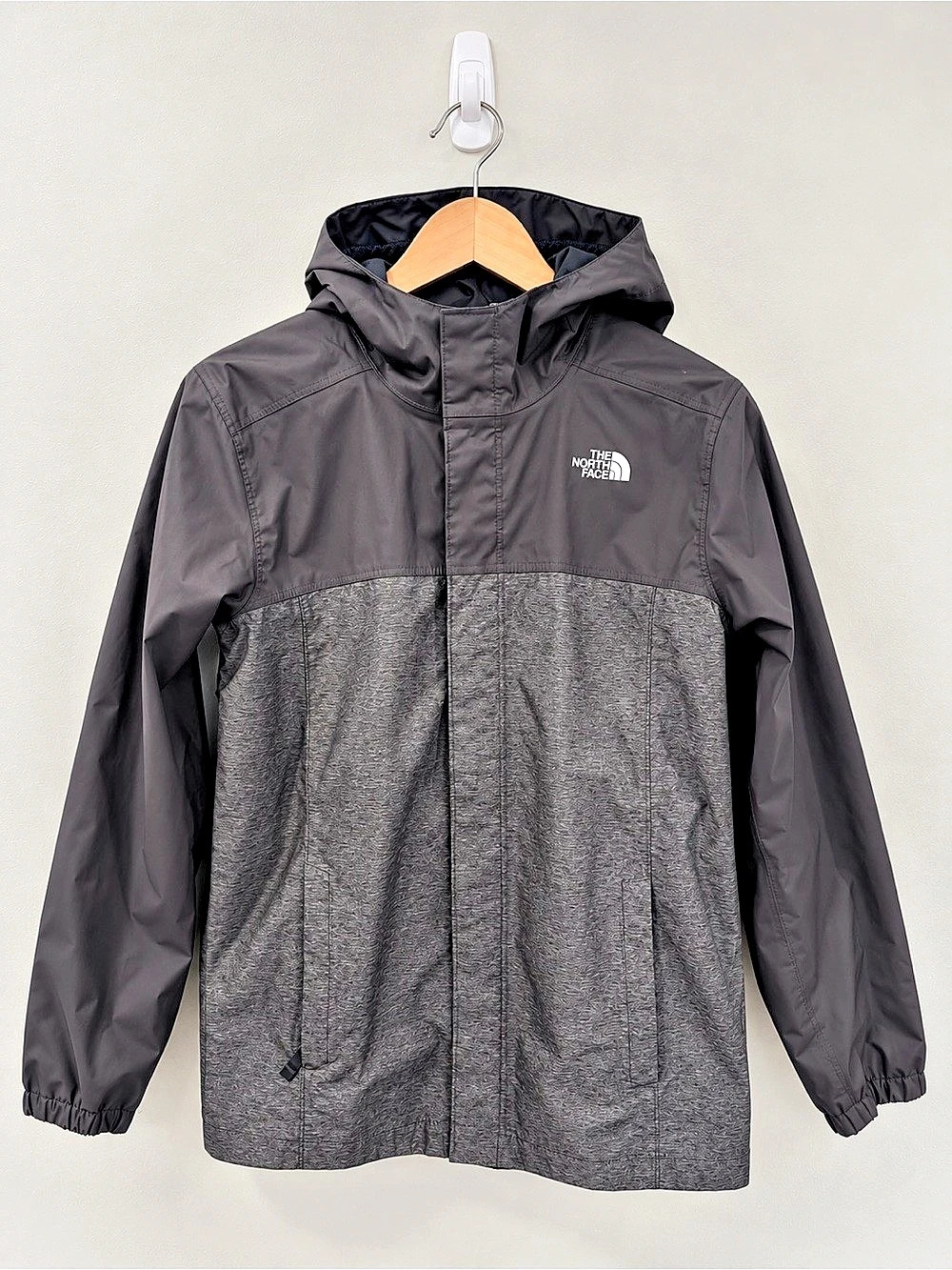 The North Face Boys' Resolve Reflective Jacket Gray & Black Boys Large